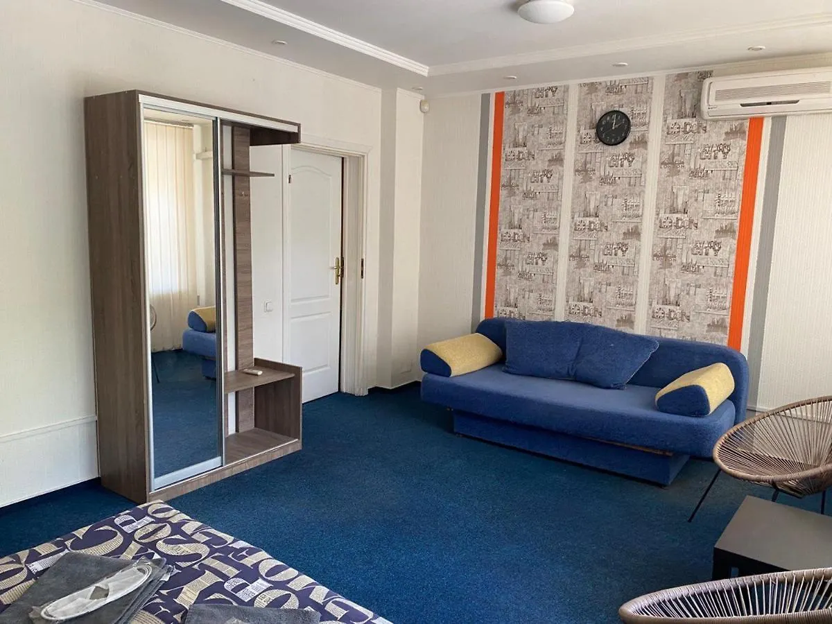アパートホテル Uneed Rooms Podil キエフ